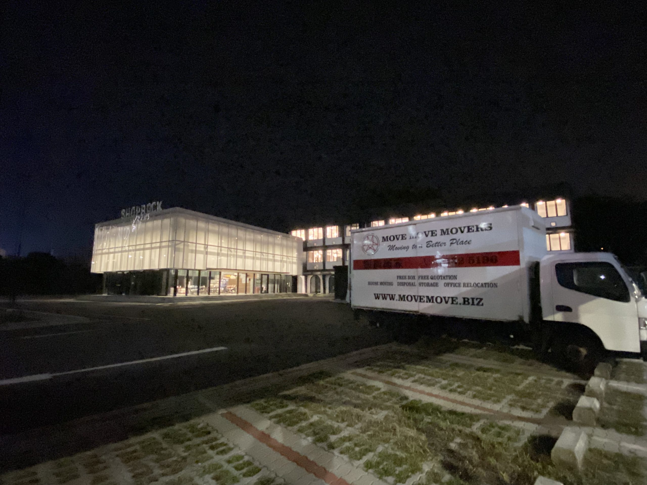 Shopback singapore night commercial relocation – move move movers – move move movers Move Move Movers conducting night commercial relocation for ShopBack Singapore