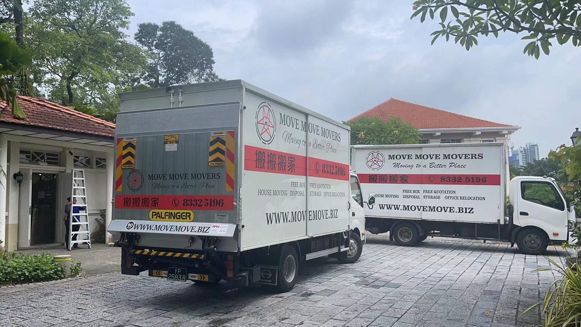 Tailgate lorry movers