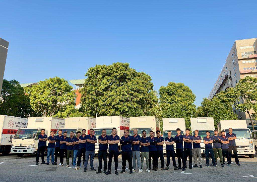 Move Move Movers team using trolley and access planning for a moving job in Singapore